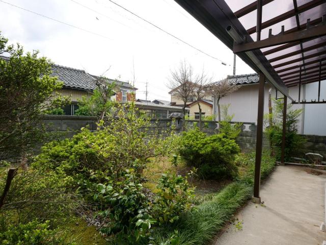 【外観】庭（駐車スペースとして拡張可能）