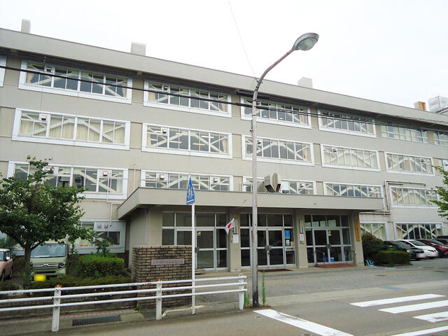 【中学校】西南部中学校 距離：500m