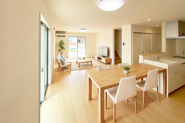 【リビング】家族みんなでのびのびと過ごせるLDK21.5帖!家具の配置も自由自在※家具・小物はCGによるイメージ