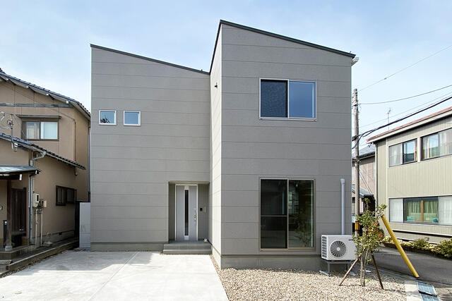 外観駐車２台可！※掲載の外観は図面を基にＣＧで描いたもので植栽・色・門扉・形状等、実際とは異なります。