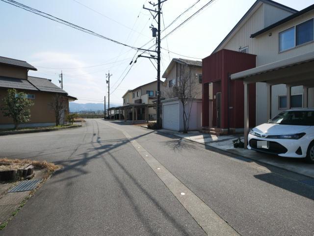 【外観】前面道路　融雪付き