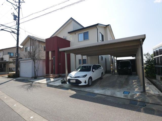 【外観】カーポート３台分