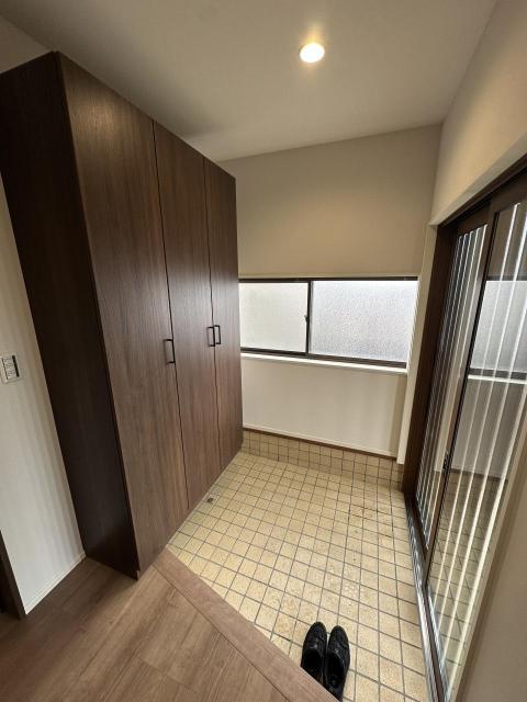 【玄関】玄関収納付き