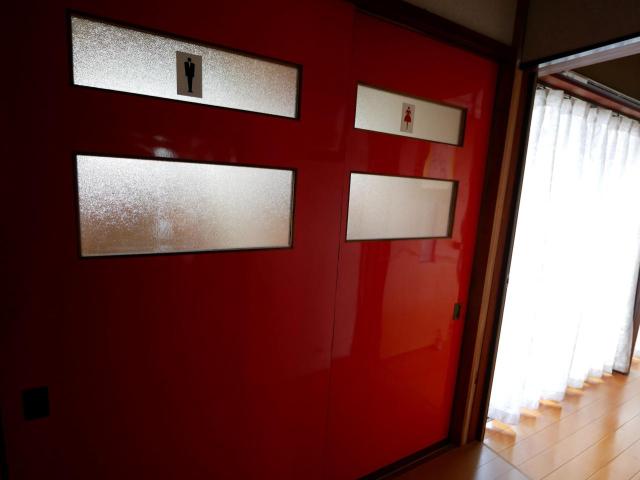 【トイレ】１階トイレは洋式トイレと小便器が分離