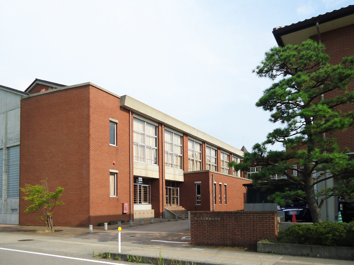 蕪城 小学校 距離:1,380m