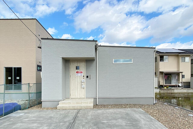 外観【Ｃ棟】駐車場最大２台可！スッキリしたシルエットの外観です。