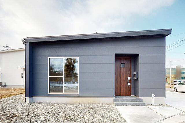 外観駐車最大３台可！直線的で整ったフォルム「平屋の家」ＥＶコンセント付！冬季シーズンも安心、前面道路融雪装置付！