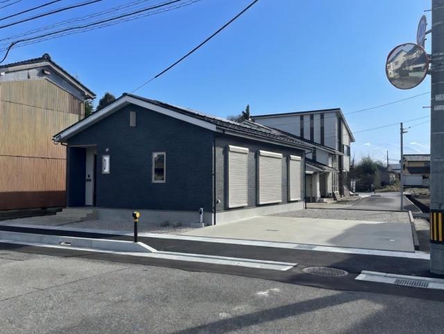 【外観】駐車４台可能