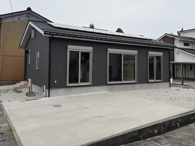 【外観】南向き、太陽光搭載