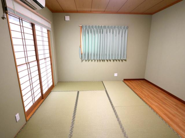 【室内】和室6帖に収納スペース付き