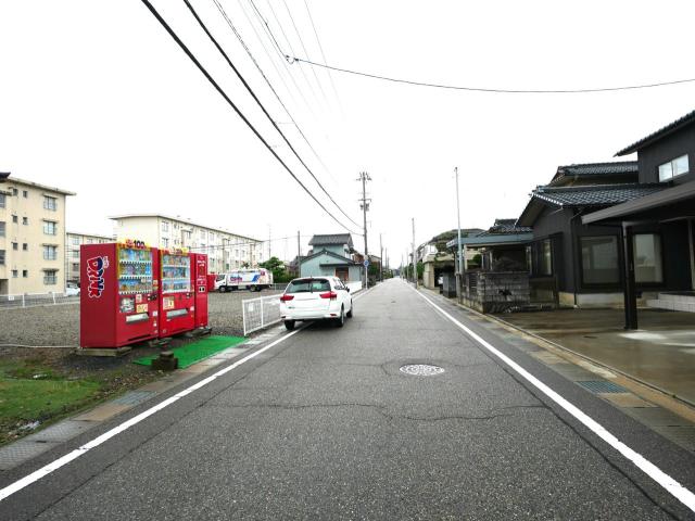 【外観】東から西へ向かう道路