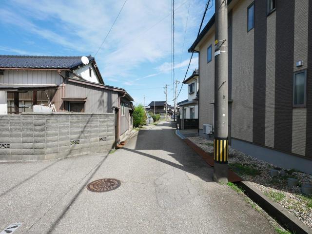 【外観】南側道路（西から）