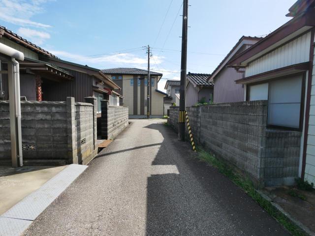 【外観】西側道路（北から）