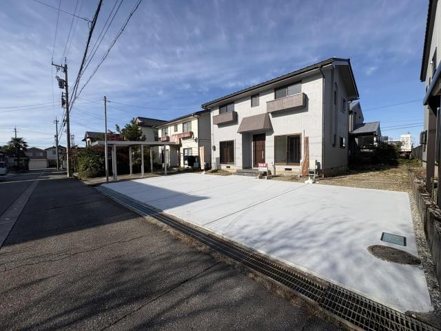 【外観】駐車は5台以上可能