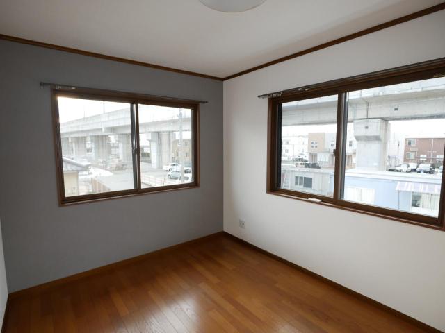 【室内】２階洋室１２．５帖