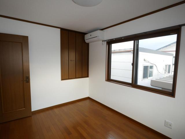 【室内】２階洋室６帖