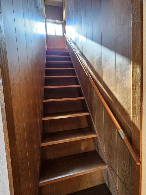 【室内】階段は手摺つき